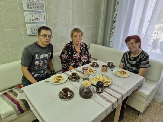 Сегодня у ребят из социально - реабилитационной службы "Мы вместе" был очередной "вкусный четверг".