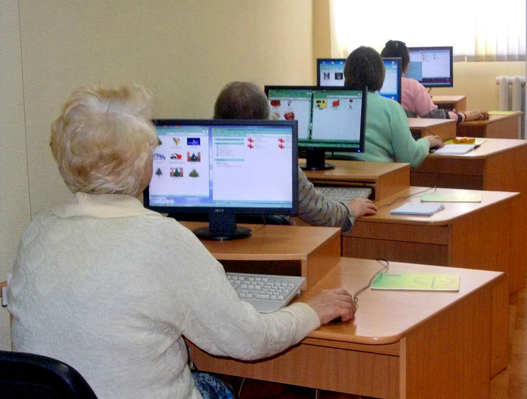 Курсы компьютерной грамотности для неработающих пенсионеров